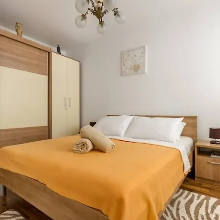 Deni Apartment