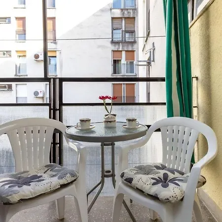 Deni Apartamento *