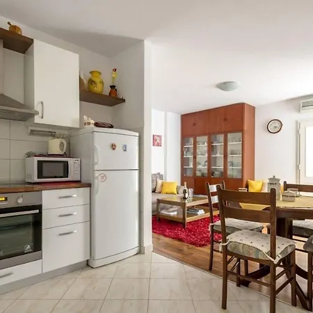 Deni Apartamento *